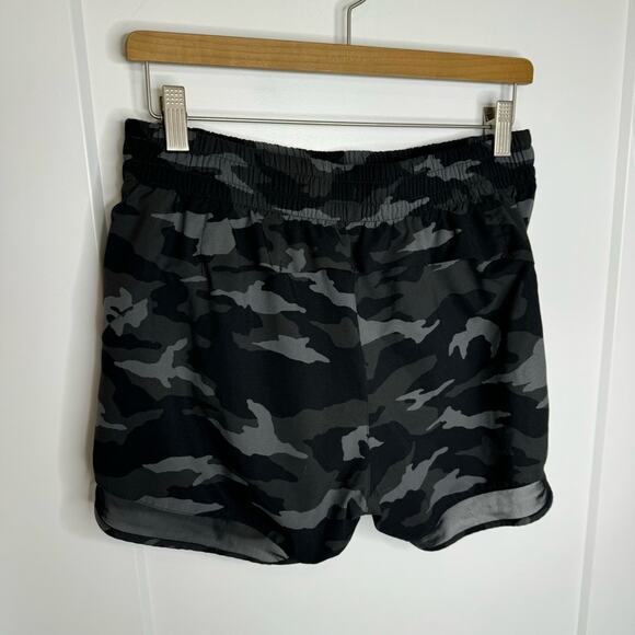 Athleta Printed Mesh Pacer Run Shorts 4” Camo Print Size Medium - Picture 5 of 6